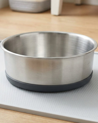 Honev Stainless Steel Dog Bowl 900 ml with Silicone Base Charcoal - Lifestyle view